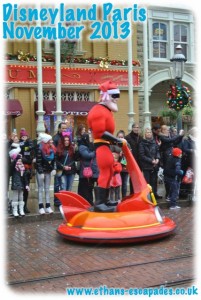 DIsneyland Paris Christmas Cavalcade 2013