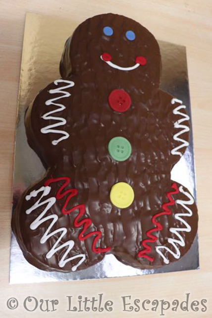 gingerbread man birthday cake