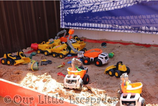 Diggerland kent little tikes wheelz play zone dirt diggers and dump trucks