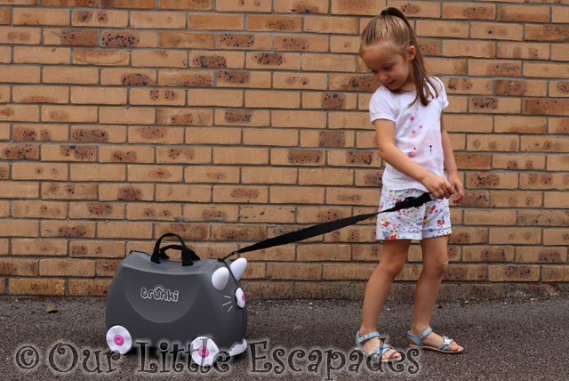 benny the cat trunki pull along