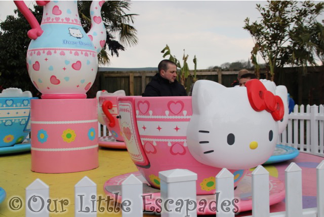 hello kitty tea cup ride