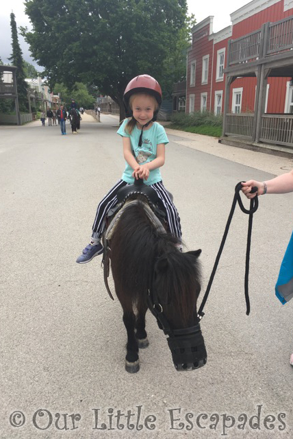 little e pony rides disneys hotel cheyenne disneyland paris