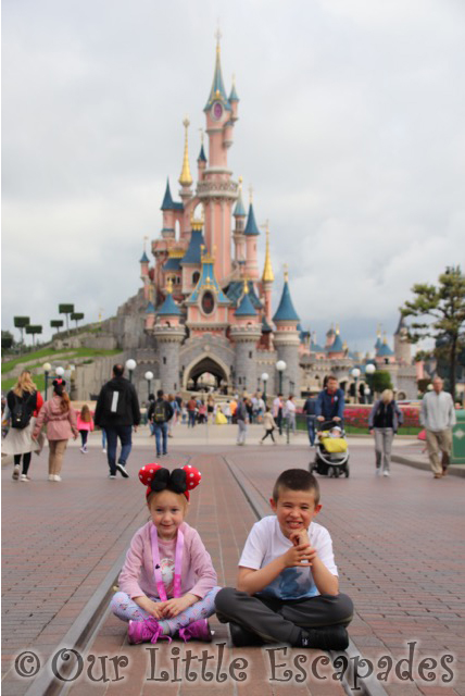 sleeping beauty castle disneyland paris siblings