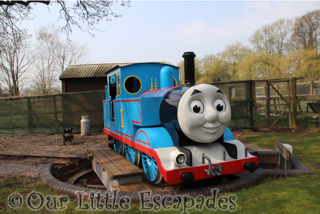 thomas the tank engine drayton manor