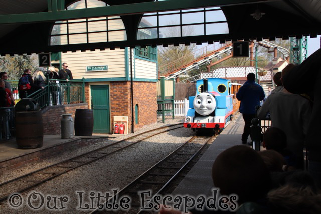 thomas the tank engine thomas land station drayton manor