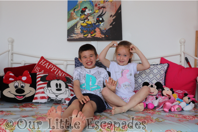 ethan little e minnie mouse beach hut