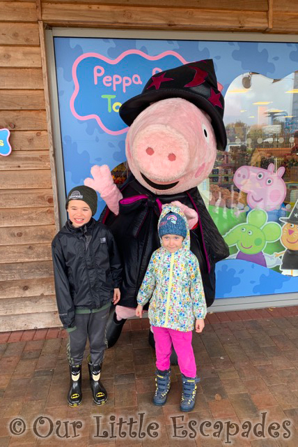 ethan little e meeting peppa pig peppa pig world paultons park