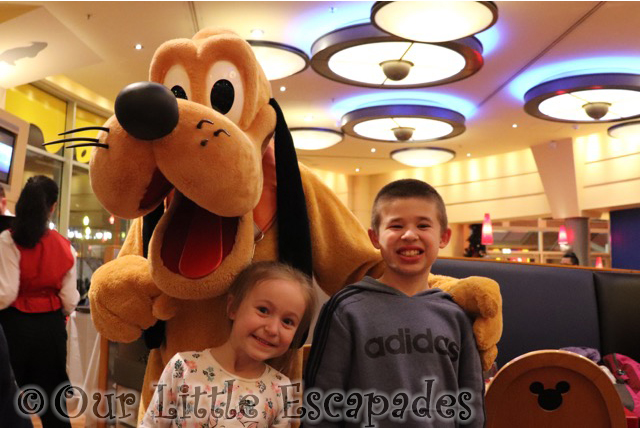 ethan little e pluto café mickey disneyland paris at christmas