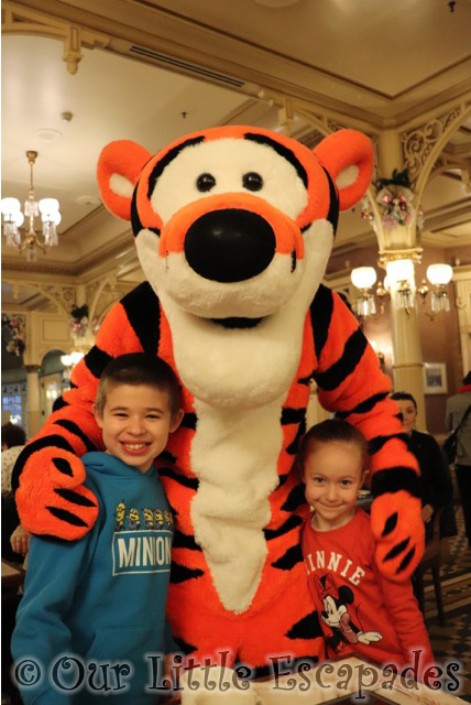 ethan little e tigger disneyland paris character breakfast plaza gardens restaurant January 2020