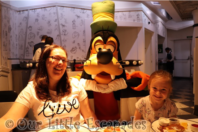 jane little e goofy disney vip character breakfast disney magic