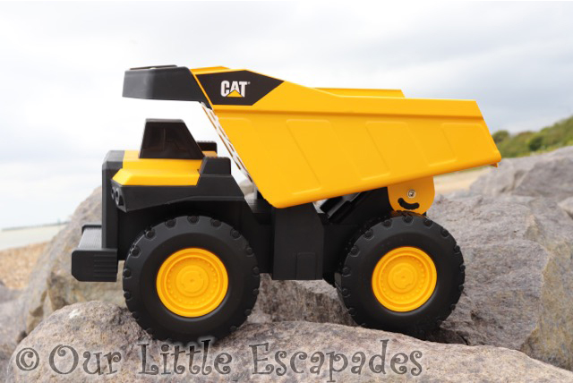 cat steel dump truck