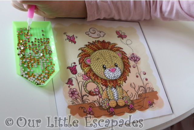 little e placing gold crystals template