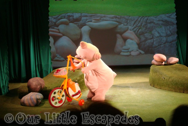 makka pakka in the night garden live taking one year old to in the night garden live