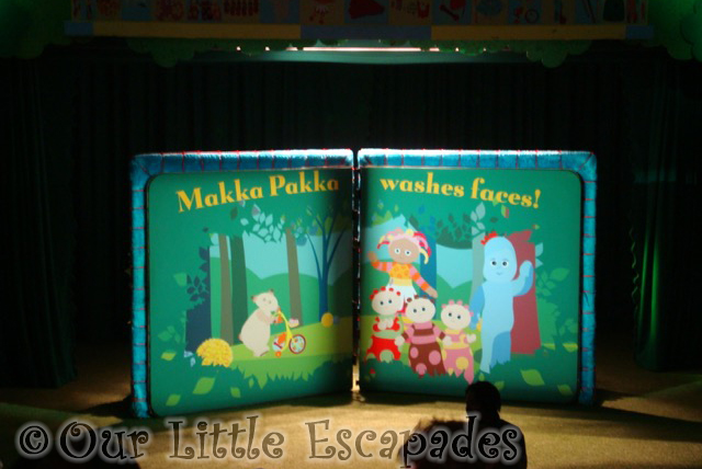 makka pakka washes faces in the night garden live book