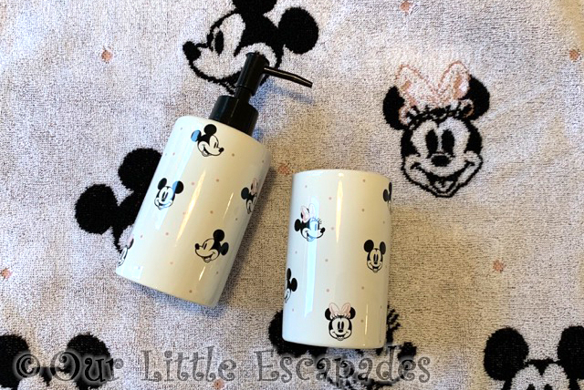 mickey minnie mouse towel bathroom set