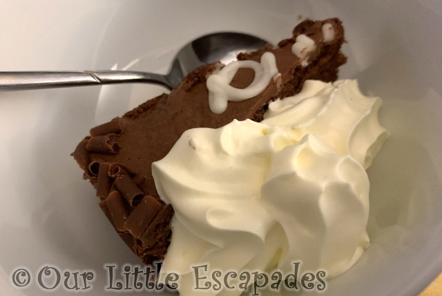 chocolate cake cream