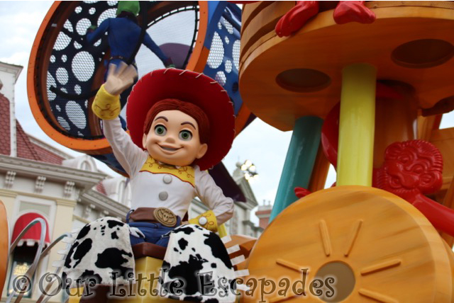 jessie toy story float disney stars parade