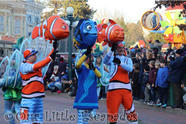 nemo dory marlin puppeteers disney stars parade