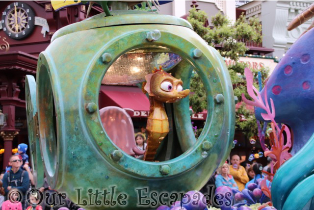 sheldon finding nemo float disney stars parade