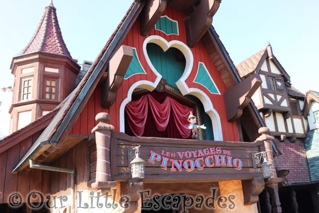 les voyages de pinocchio sign Toddler-Friendly Rides At Disneyland Paris