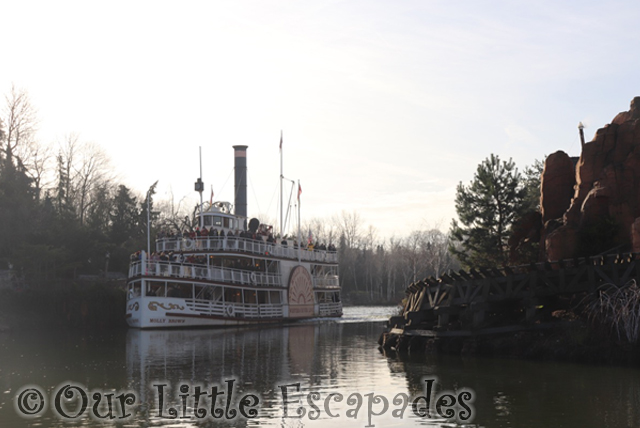 molly brown paddleboat disneyland paris