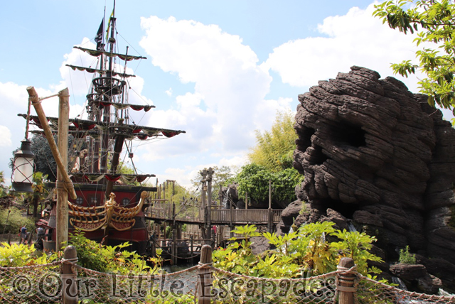 pirate galleon skull rock disneyland paris