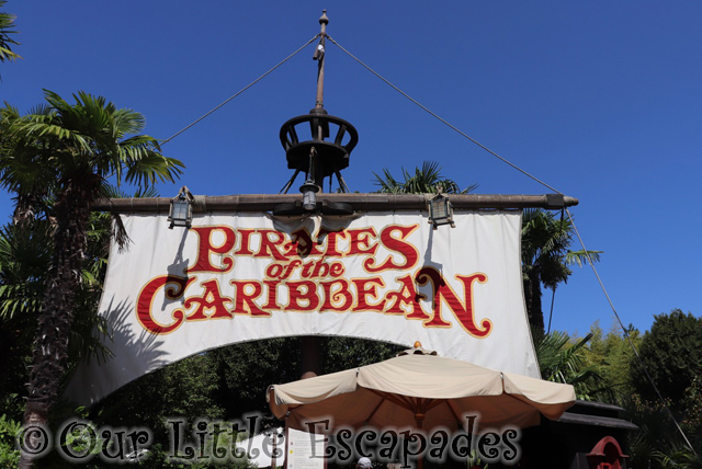 pirates of the caribbean sign disneyland paris