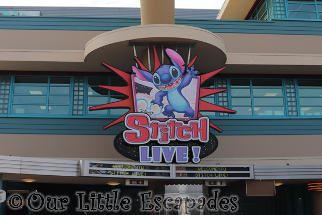 stitch live sign disneyland paris