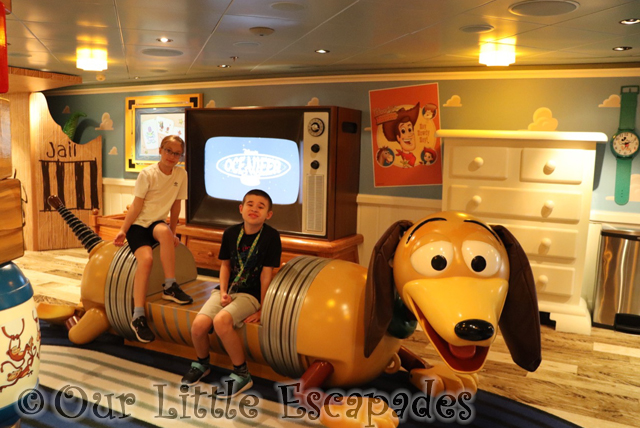 ethan little e sitting slinky dog toy story room oceaneer club disney dream bilbao